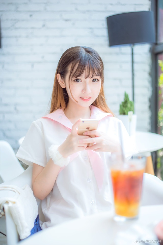 明明下流的人凑一起就叫上流社会。——韩寒